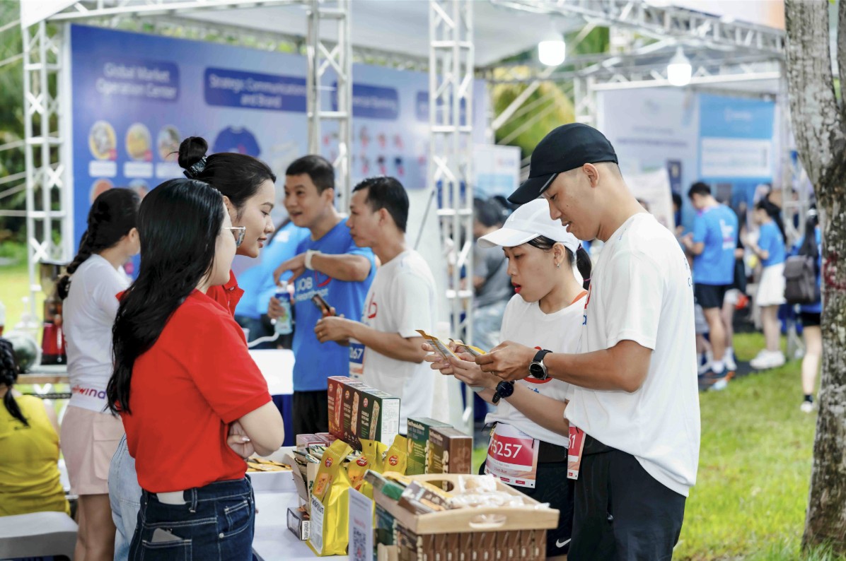 Hoat_dong_tai_gian_hang_Dan_On_Foods