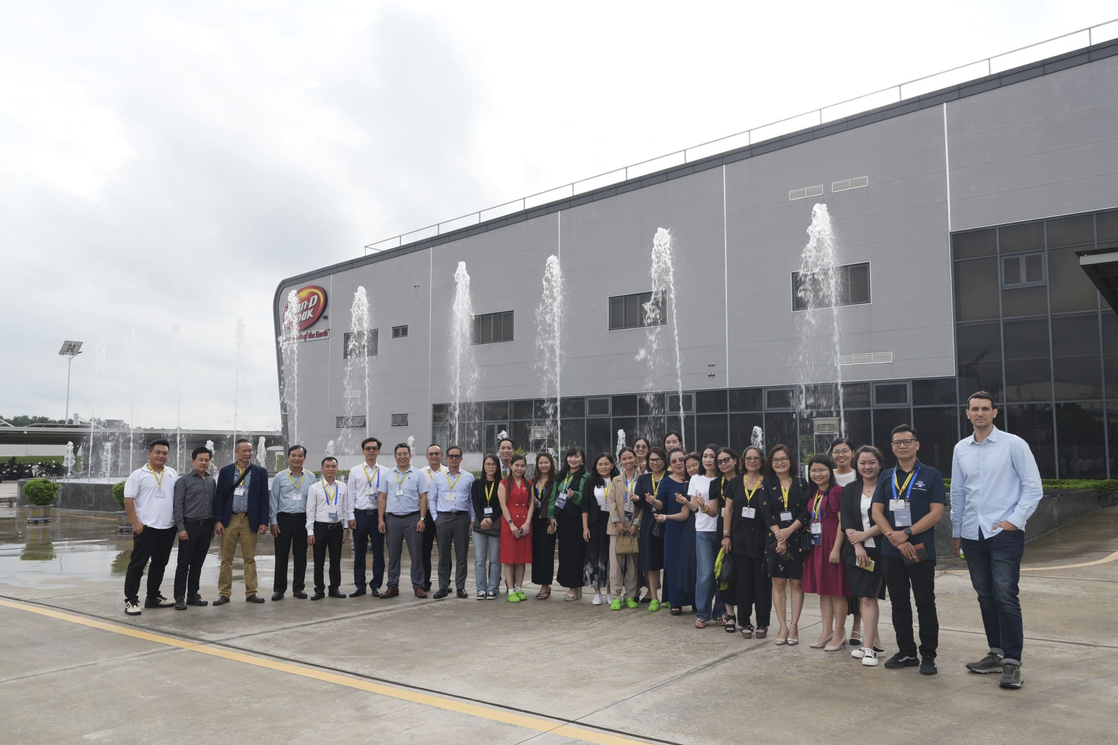 Dan On Foods Factory Welcoming A Visit From The Vietnam Cashew Association