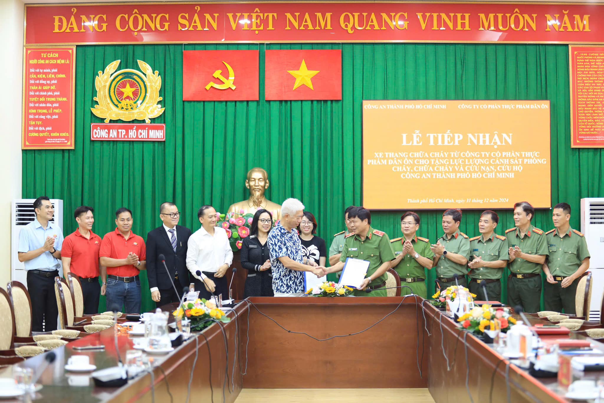 le_tiep_nhan_xe_thang_chua_chay