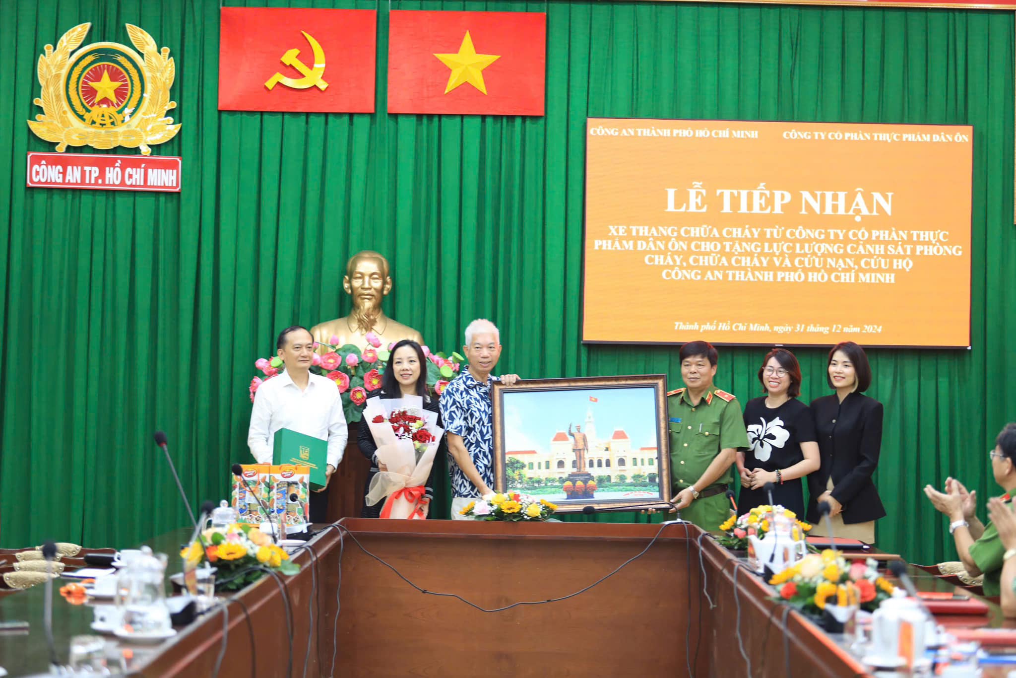 Dan On Foods Corporation Donates Fire Truck To Ho Chi Minh City Police